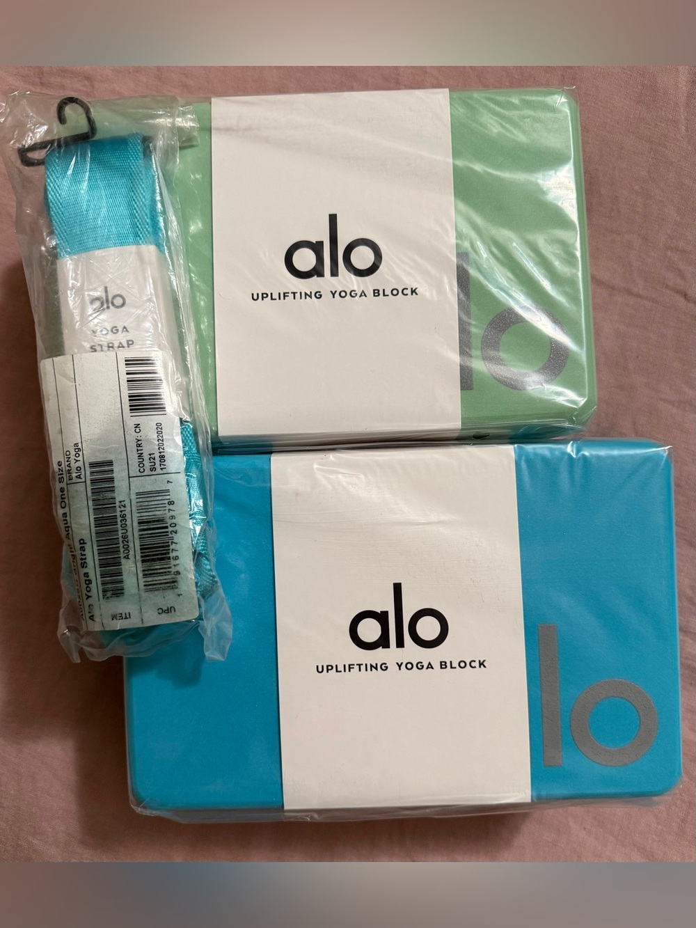 NWT ALO Yoga Uplifting Yoga Blocks Set Plus Strap